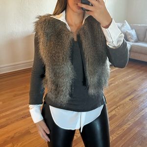 Stunning gray cropped fur vest 😍
